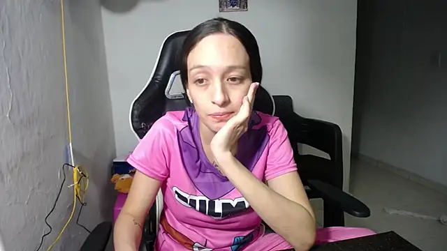 Snapshot of bulma_milk chatting on 03-15-25, 06:47 bulma milk online show from 03-15-25, 06:47