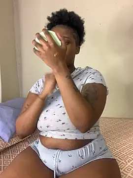ThickPearlx23 online show from 07-12-26, 06:21