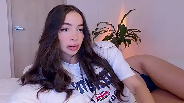 Snapshot of Siny_Moore chatting on 12-04-24, 11:19 Siny Moore online show from 12-04-24, 11:19