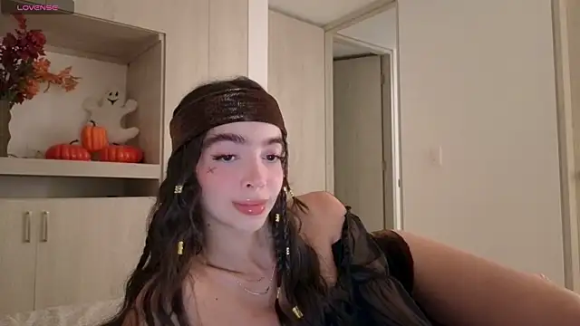 Snapshot of Siny_Moore chatting on 10-28-25, 01:09 Siny Moore online show from 10-28-25, 01:09