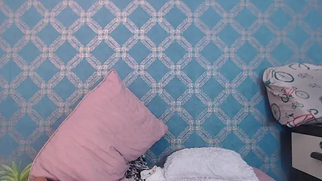 Snapshot of violeta_cute18 chatting on 01-24-25, 10:51 violeta cute18 online show from 01-24-25, 10:51