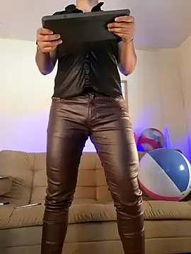 Snapshot of bradley_colt chatting on 01-11-25, 12:50 bradley colt online show from 01-11-25, 12:50