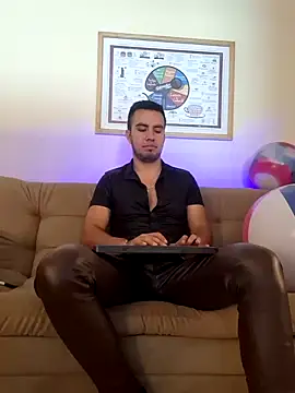 Snapshot of bradley_colt chatting on 01-13-25, 01:17 bradley colt online show from 01-13-25, 01:17