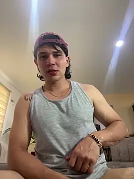 Snapshot of Mattsmiling444 chatting on 03-16-25, 03:39 Mattsmiling444 online show from 03-16-25, 03:39