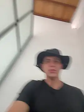 Snapshot of Mattsmiling444 chatting on 11-13-25, 04:39 Mattsmiling444 online show from 11-13-25, 04:39