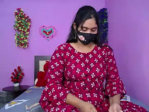 Hot Maleka online show from 10-31-25, 04:19