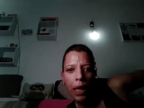 Snapshot of prettyblueeyes420 chatting on 11-29-25, 03:20 prettyblueeyes420 online show from 11-29-25, 03:20