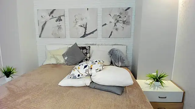 Tiffanyhunt online show from 01-21-25, 06:34