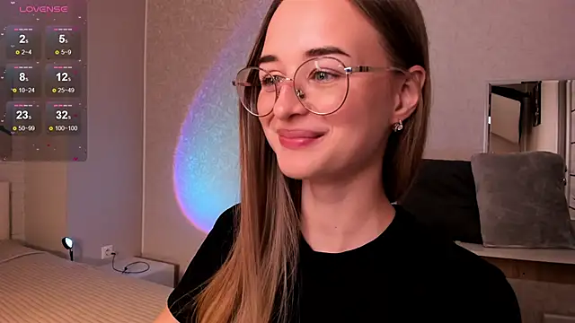 Tiffanyhunt online show from 10-28-25, 01:14