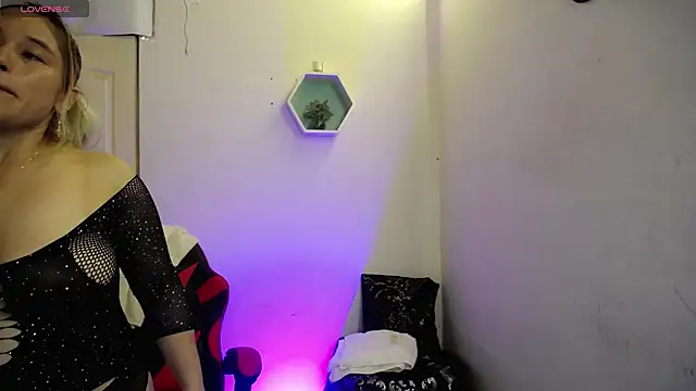AuroraRojas online show from 11-23-25, 02:11