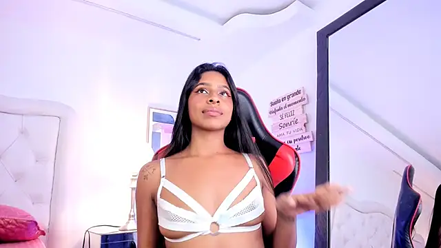 Snapshot of evelyn_evony chatting on 12-07-24, 06:54 evelyn evony online show from 12-07-24, 06:54