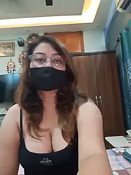 Snapshot of Cute-mona chatting on 05-31-26, 10:33 Cute-mona online show from 05-31-26, 10:33