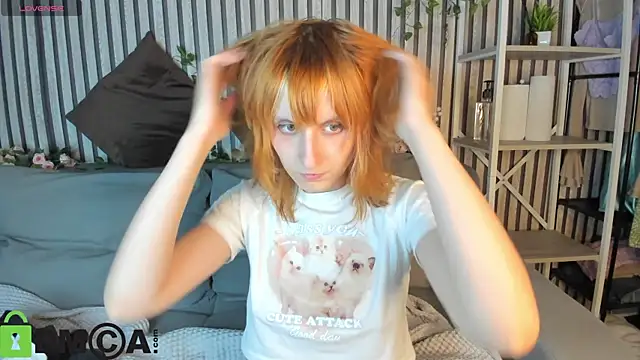 Snapshot of Little_Chips chatting on 06-17-26, 05:25 Little Chips online show from 06-17-26, 05:25