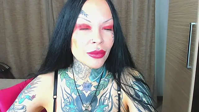 Snapshot of Megan_Black_Moon chatting on 10-04-25, 10:46 Megan Black Moon online show from 10-04-25, 10:46