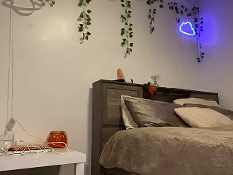 Snapshot of Kittyymaze1 chatting on 11-06-25, 12:39 Kittyymaze1 online show from 11-06-25, 12:39