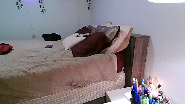 Snapshot of Kittyymaze1 chatting on 12-23-25, 02:53 Kittyymaze1 online show from 12-23-25, 02:53