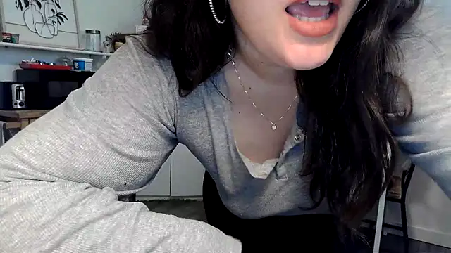 Snapshot of Kittyymaze1 chatting on 02-04-26, 01:06 Kittyymaze1 online show from 02-04-26, 01:06