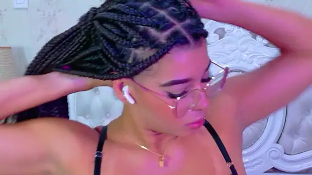 TiaraRosse online show from 01-05-26, 05:27