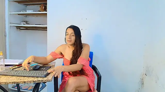 Snapshot of Oh_Tique chatting on 06-20-26, 07:22 Oh Tique online show from 06-20-26, 07:22