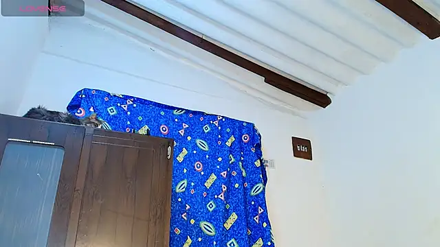Snapshot of Oh_Tique chatting on 07-23-26, 02:26 Oh Tique online show from 07-23-26, 02:26