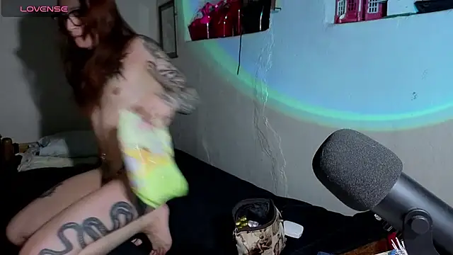 kittenlizz online show from 05-17-26, 06:59