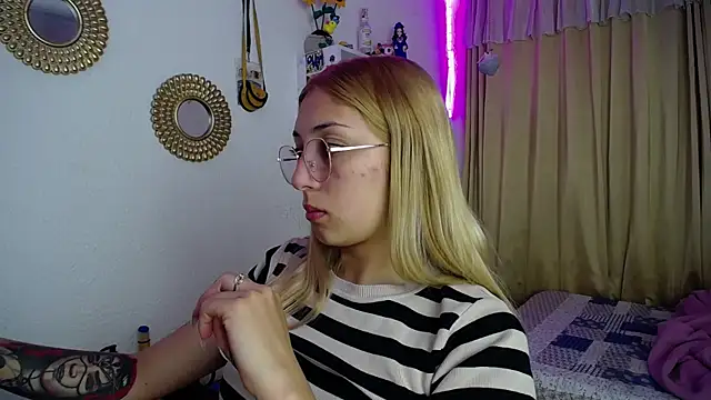 Snapshot of Soffy-brooks chatting on 12-28-24, 08:37 Soffy-brooks online show from 12-28-24, 08:37