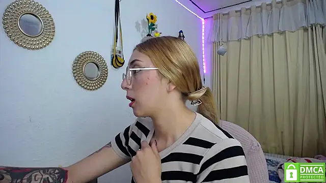 Snapshot of Soffy-brooks chatting on 02-13-25, 05:48 Soffy-brooks online show from 02-13-25, 05:48