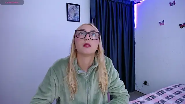 Soffy-brooks online show from 04-23-26, 04:03