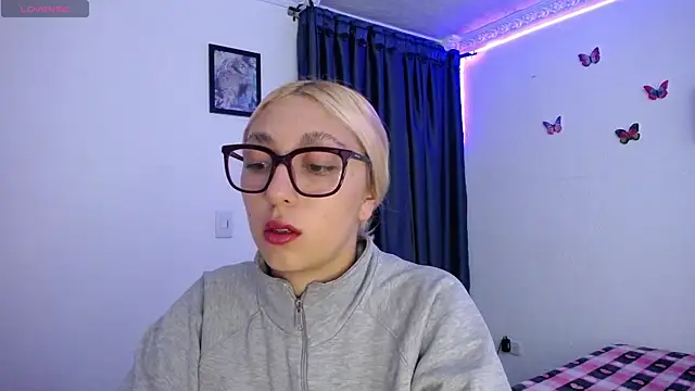 Soffy-brooks online show from 04-28-26, 04:17