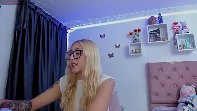 Soffy-brooks online show from 05-28-26, 03:59