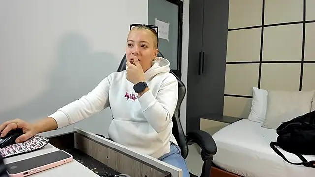 alma fenix online show from 02-04-26, 12:22