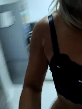 Snapshot of porcedda38 chatting on 09-15-25, 04:23 porcedda38 online show from 09-15-25, 04:23