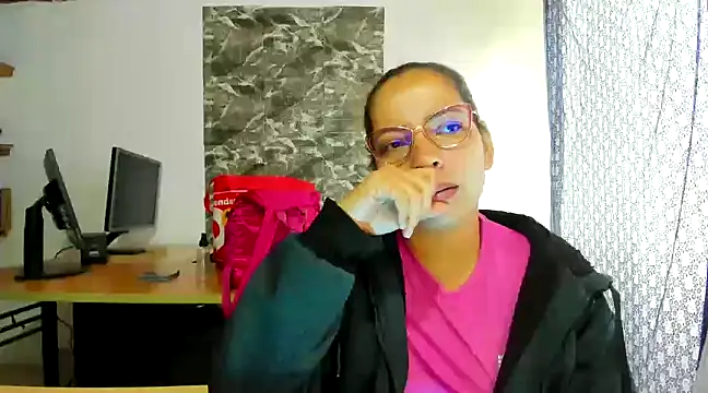 Snapshot of MISSLAUR4 chatting on 12-30-24, 06:16 MISSLAUR4 online show from 12-30-24, 06:16