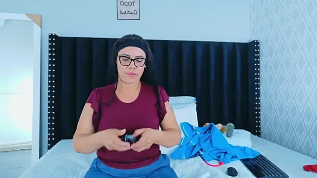 hotlatinateacher online show from 04-20-26, 06:53