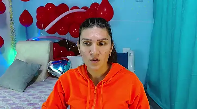 Snapshot of venus_swet_ chatting on 02-17-25, 02:20 venus swet online show from 02-17-25, 02:20