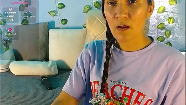 Snapshot of venus_swet_ chatting on 10-20-25, 12:44 venus swet online show from 10-20-25, 12:44