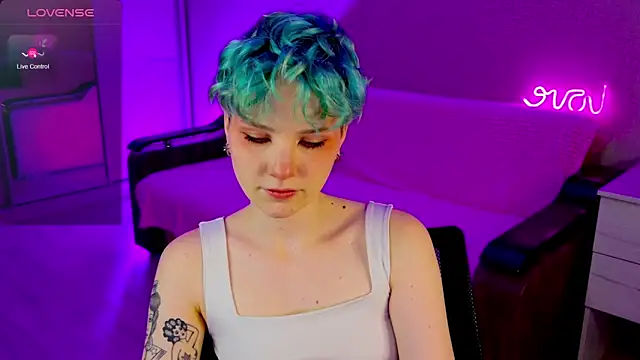 Snapshot of School_Love chatting on 12-09-24, 01:13 School Love online show from 12-09-24, 01:13