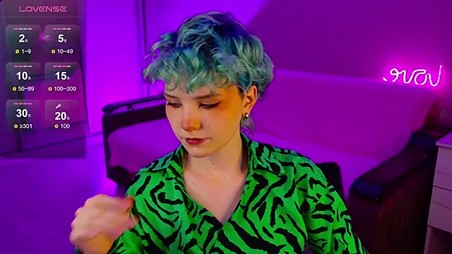 Snapshot of School_Love chatting on 12-13-24, 01:12 School Love online show from 12-13-24, 01:12