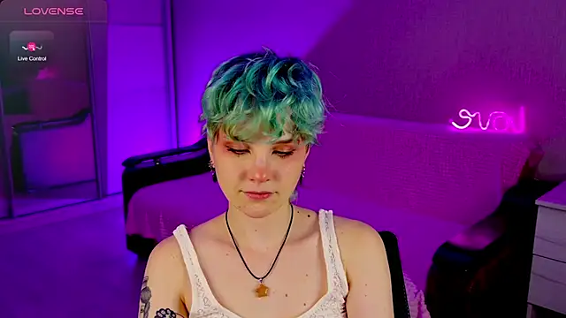 Snapshot of School_Love chatting on 12-29-24, 01:17 School Love online show from 12-29-24, 01:17