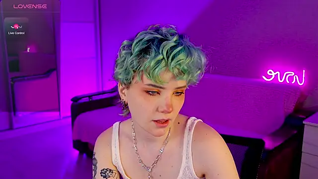 Snapshot of School_Love chatting on 01-05-25, 01:15 School Love online show from 01-05-25, 01:15