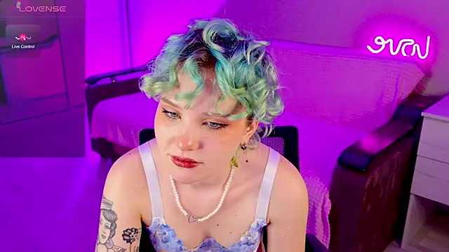 Snapshot of School_Love chatting on 01-16-25, 04:18 School Love online show from 01-16-25, 04:18