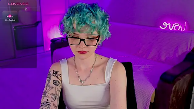 Snapshot of School_Love chatting on 02-23-25, 04:13 School Love online show from 02-23-25, 04:13