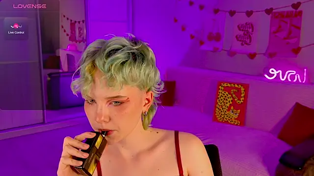 Snapshot of School_Love chatting on 03-17-25, 04:11 School Love online show from 03-17-25, 04:11