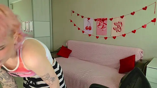 Snapshot of School_Love chatting on 09-21-25, 11:12 School Love online show from 09-21-25, 11:12