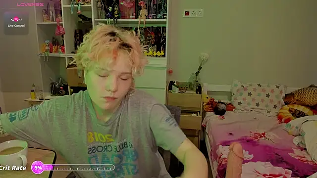 School Love online show from 11-30-25, 07:12