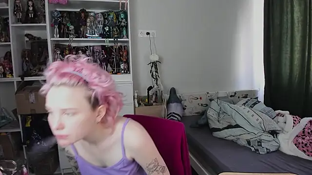 School Love online show from 03-18-26, 07:11