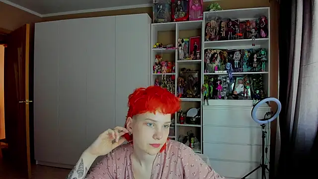School Love online show from 05-29-26, 07:17