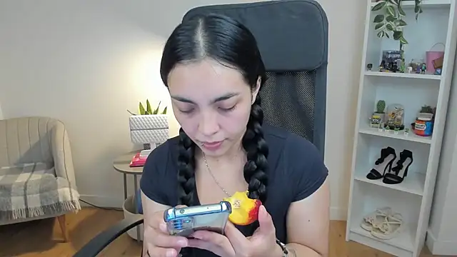  BellaEvans  online show from 05-25-26, 04:51