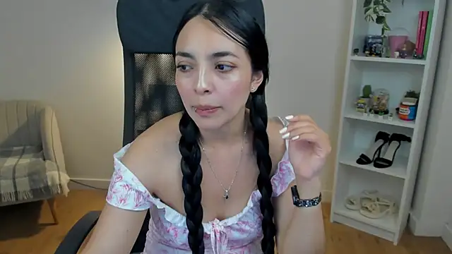  BellaEvans  online show from 06-05-26, 06:52