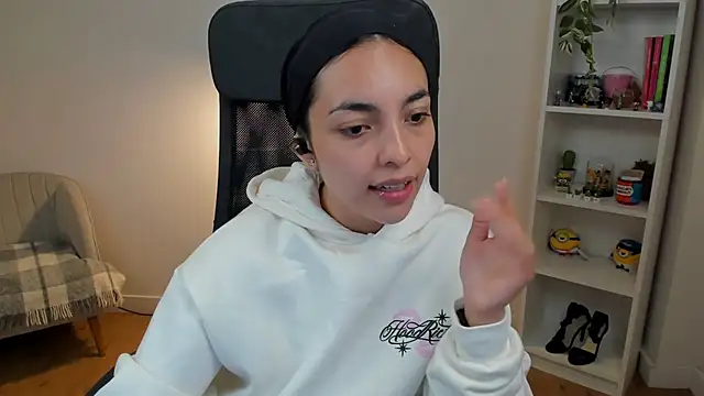  BellaEvans  online show from 06-11-26, 04:32